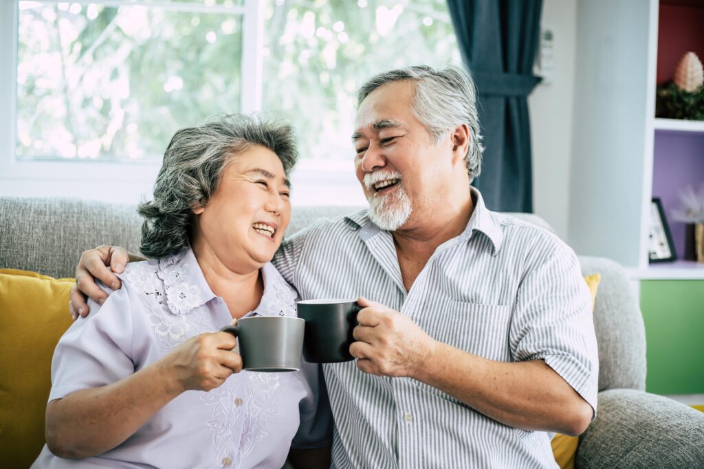elderly-couple-talking-together-drinking-coffee-milk-min